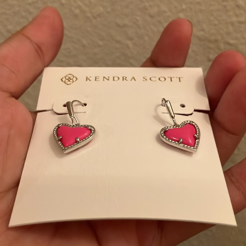 Kendra Scott pink heart earrings - Picture 4 of 7